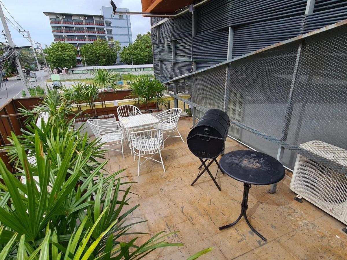 Hand Hotel Bang Saen Exterior photo