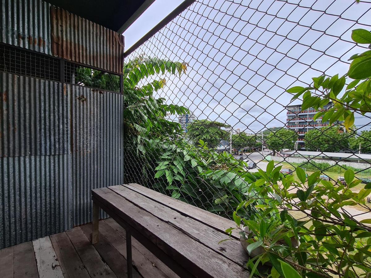 Hand Hotel Bang Saen Exterior photo
