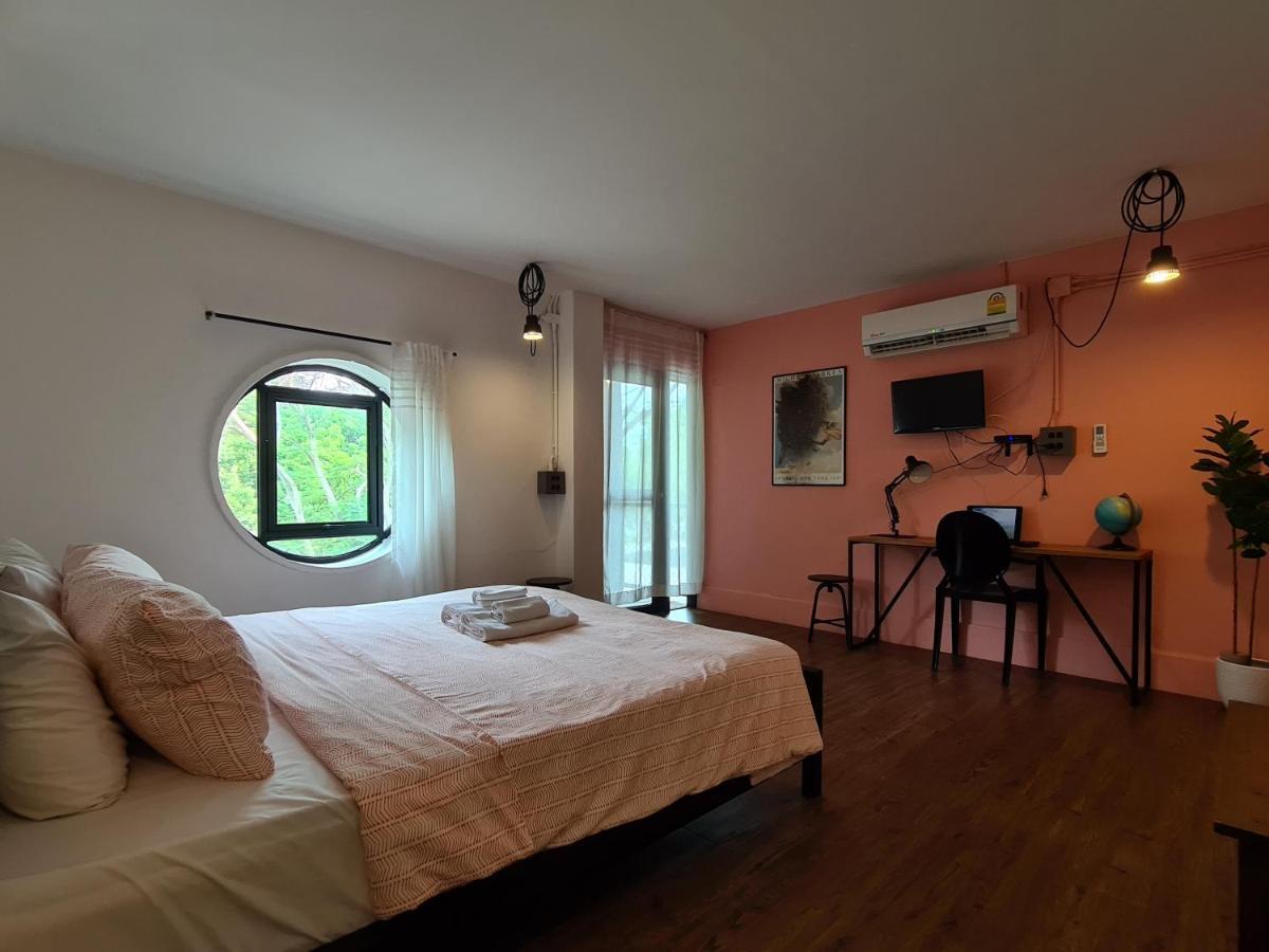 Hand Hotel Bang Saen Exterior photo