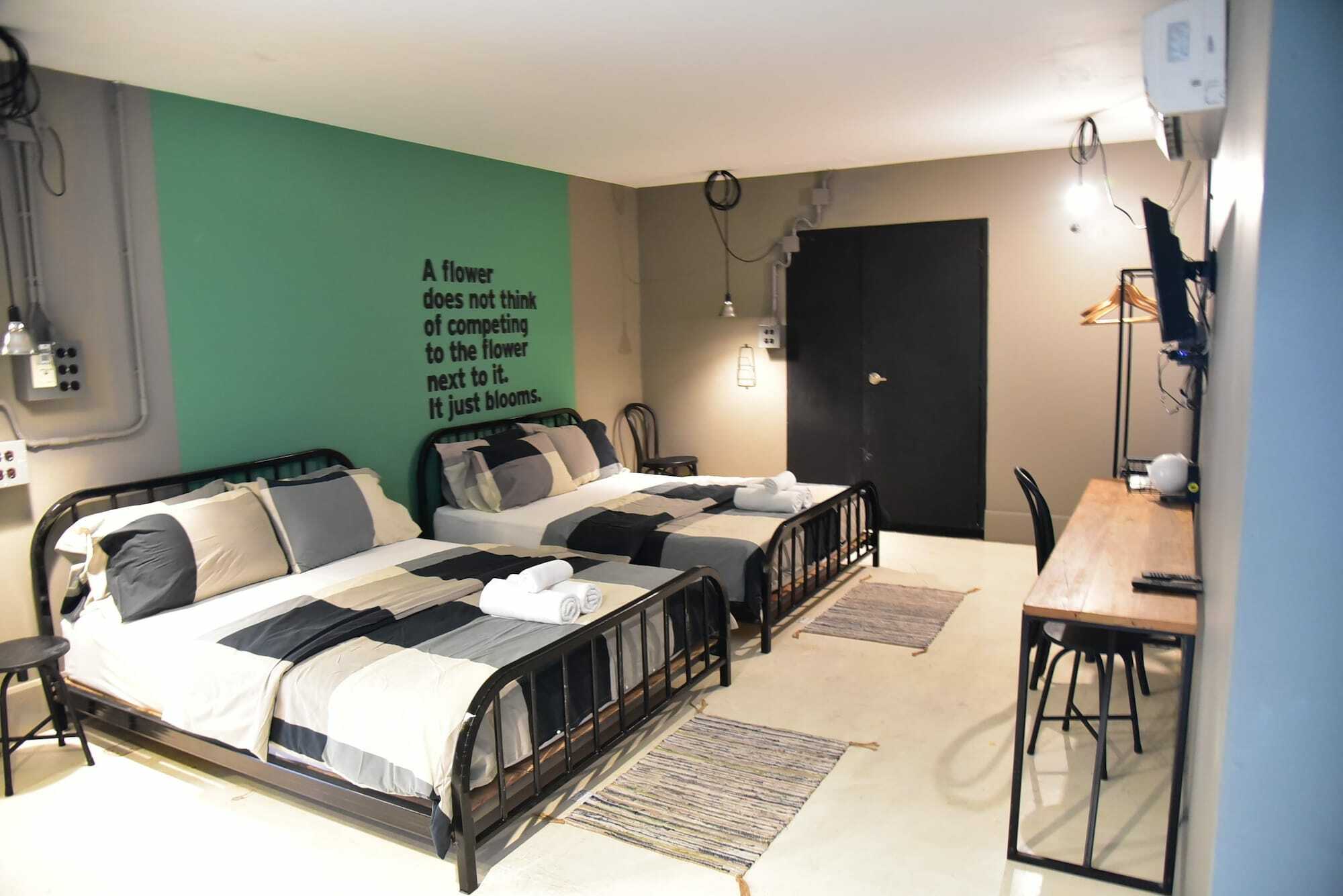 Hand Hotel Bang Saen Exterior photo